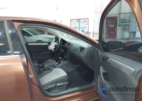 2017 Volkswagen Jetta 1.4T S z USA, uszkodzony, nr VIN 3VW2B7AJ3HM373753